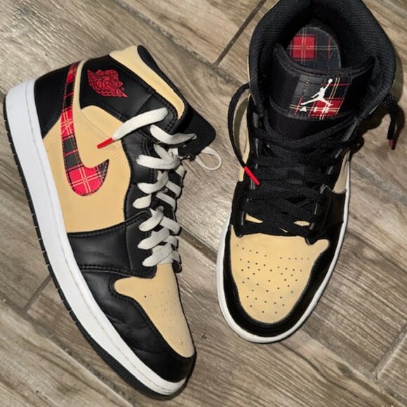 AIR JORDAN 1 MID SE - Picture 6 of 6